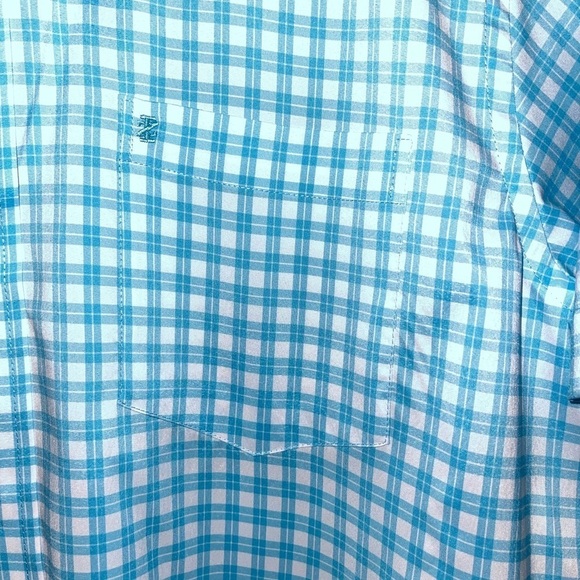 Medium NWOT IZOD feels like a fishing shirt blue and white
Button down collar - Picture 6 of 9